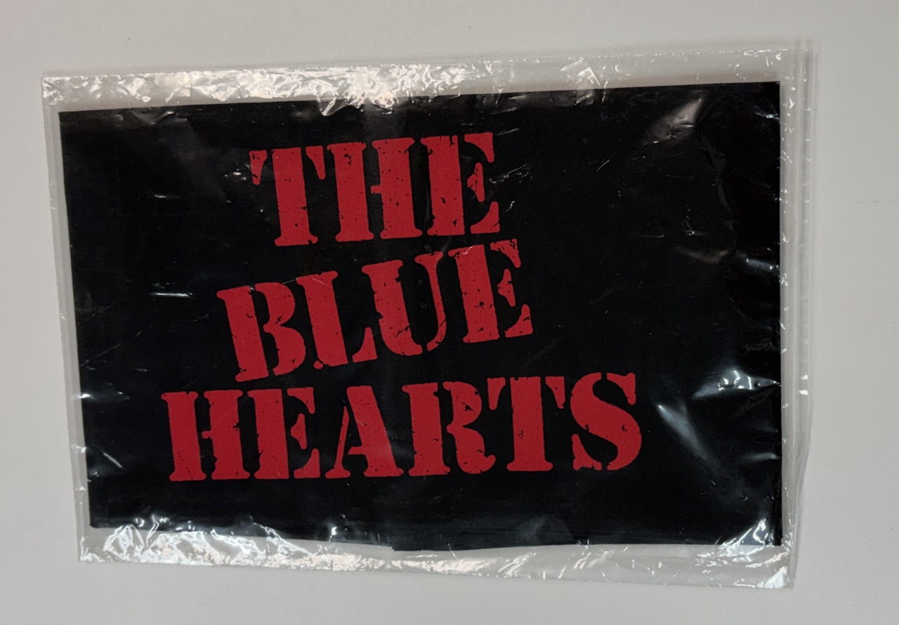 ブルーハーツ 初期 腕章 THE BLUE HEARTS ロゴ 黒・赤 | 音楽資料専門
